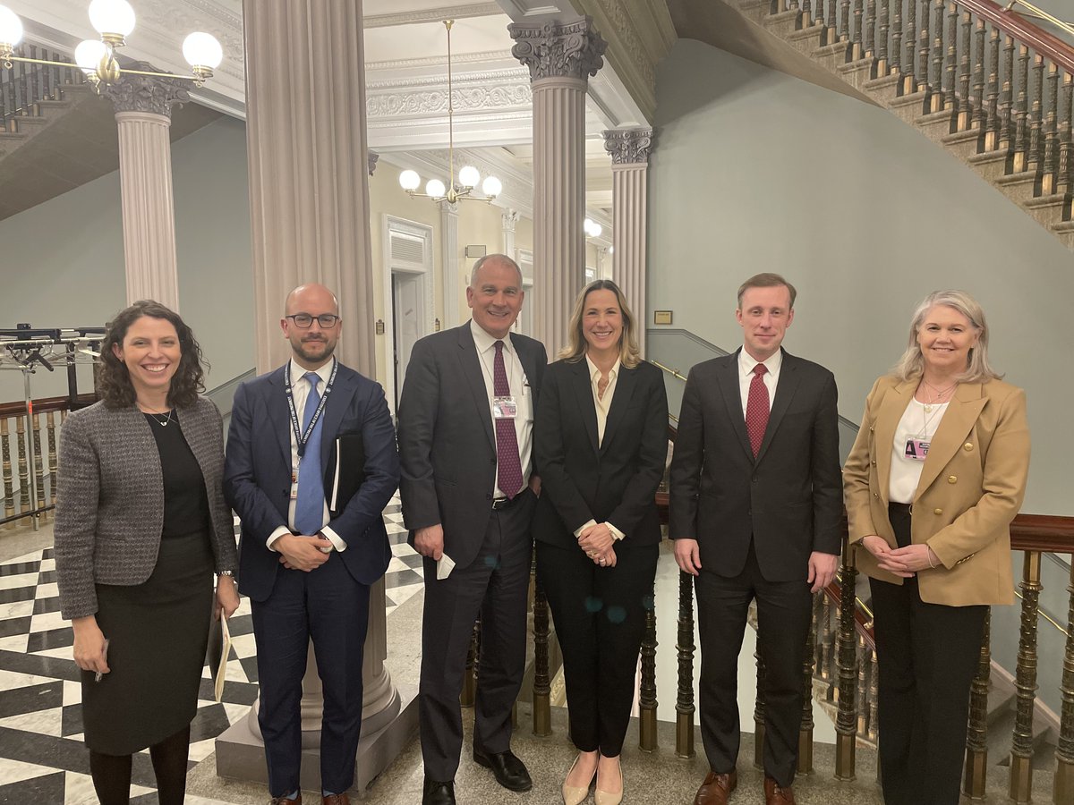 KirstenHillmanA's tweet photo. Great conversation with National Security Advisor Jake Sullivan, National Security and Intelligence Advisor, Jody Thomas, and Foreign and Defence Policy Adviser, Dan Costello, on shared 🇨🇦🇺🇸 security interests, including steadfast support for Ukraine. https://t.co/sHn2cEPoRF