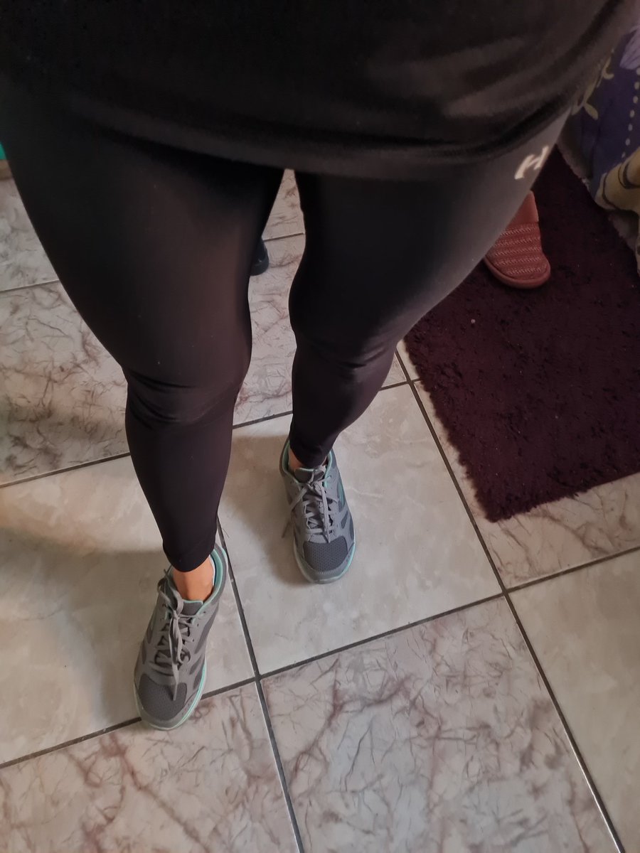 fabiestefer's tweet photo. Lista para el gym me gustan estas calzas y me veo linda,si no me lo dicen me lo dijo yo !!¡😉😉😉😉😁😁 buen regreso yo salí a las 15:30 https://t.co/8BcUIbqOoP