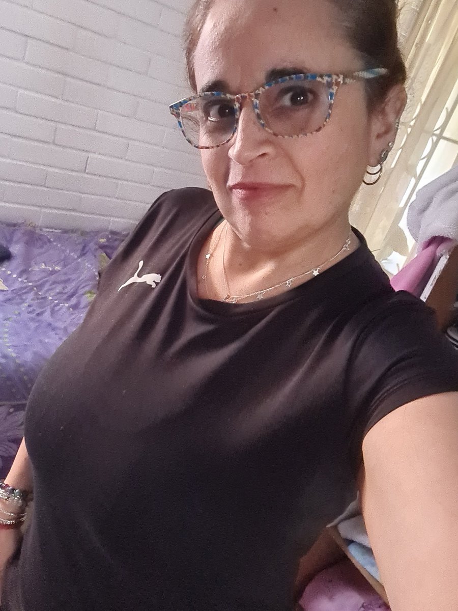 fabiestefer's tweet photo. Lista para el gym me gustan estas calzas y me veo linda,si no me lo dicen me lo dijo yo !!¡😉😉😉😉😁😁 buen regreso yo salí a las 15:30 https://t.co/8BcUIbqOoP