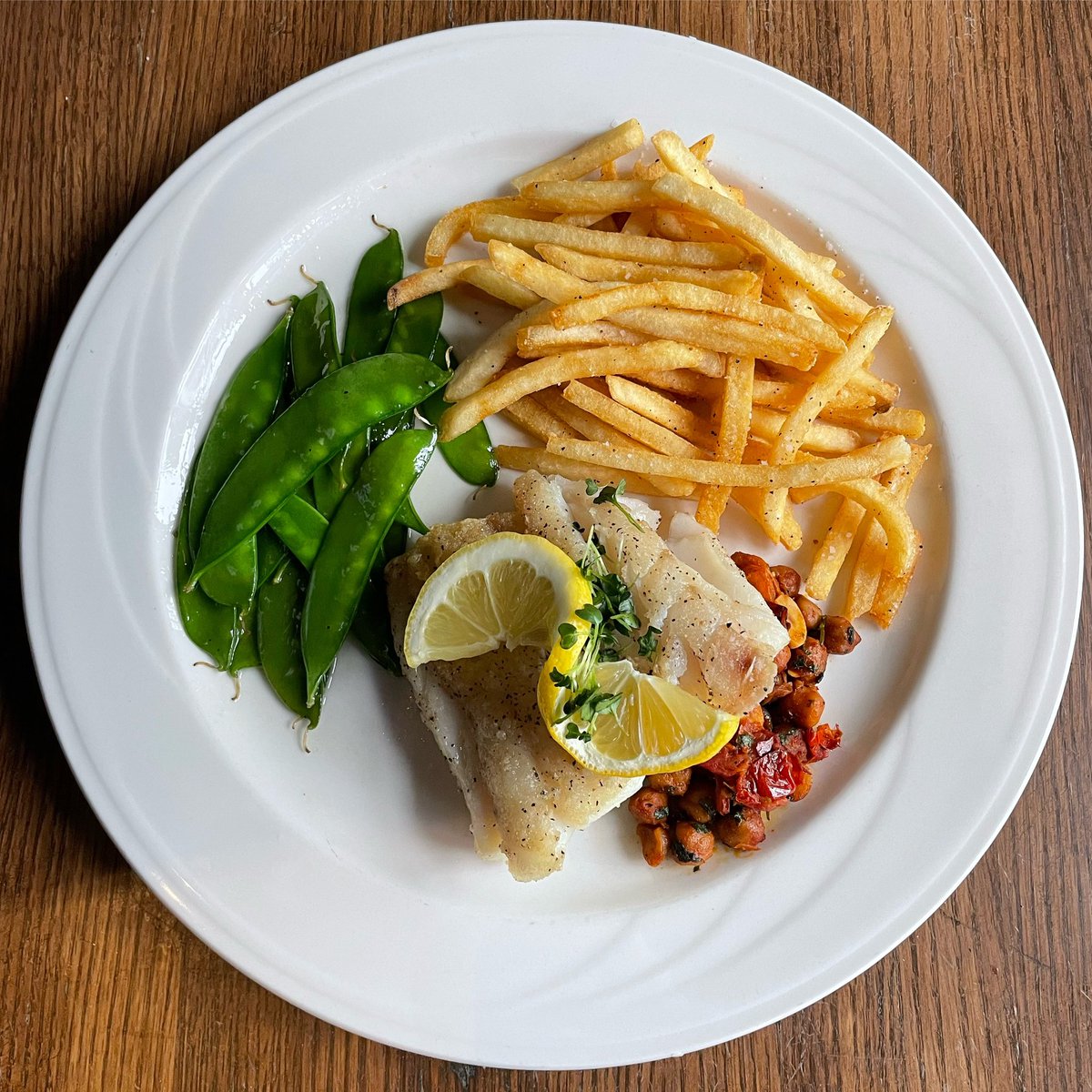 TheToastedFrog's tweet photo. 6oz of Norwegian cod, pan seared to a medium well, served over spicy oven roasted chickpeas and tomatoes. #fishfordinner #toastedfrog https://t.co/2t1Rf6qWdy