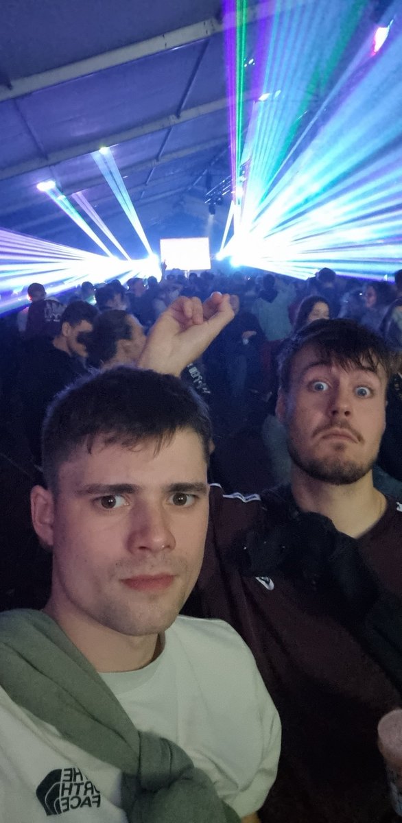 EmileManes4's tweet photo. Mode de vie : #hardstyle https://t.co/BT1k3bn3Wk
