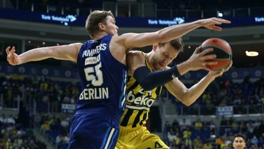 Dünya denen gezegende Türk’ün Türk’e yaptığını kimse birbirine yapmaz..Fenerbahçe Euroleague’de uzun yıllar sonra 3 galibiyeti silinip play Of’a kalamadı..Teşekkürler adı Türk olan ligin resmî sponsoru Türk Hava Yolları,teşekkürler Tomoseviç sempatizanı Hidayet Türkoğlu