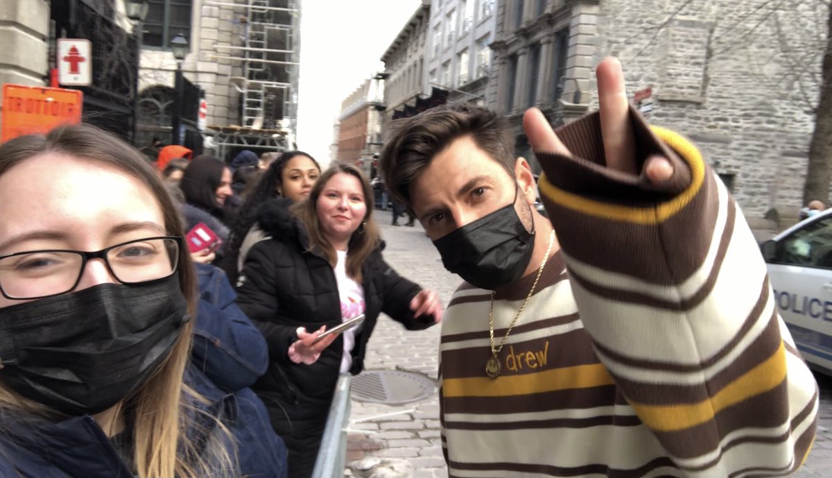 aribybieber's tweet photo. I met ryan good!! https://t.co/OP7nx1dSke