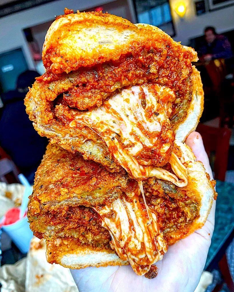 Chicago_History's tweet photo. Move it along folks,
Nothing here to see.
Only the GREATEST SANDWICH in #ChicagoHistory ™️

RETWEET IF YOU’VE HAD THIS BEAST. https://t.co/jKt6lXhJZX