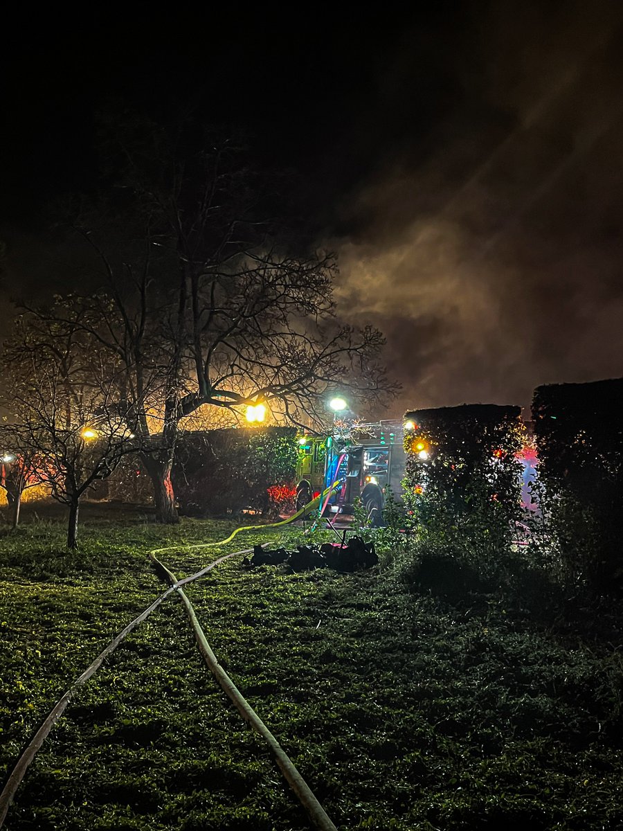 sccfiredept's tweet photo. Just after midnight on 3/28, #SCCFD and @sccfirefighters responded to a #StructureFire in @CityofLosAltos. Firefighters arrived to find a heavily involved 1-story home. Firefighters were able to prevent damage to neighbors structures. Read more by visiting https://t.co/1XSyZ76qoU https://t.co/gHvYXNSpAd