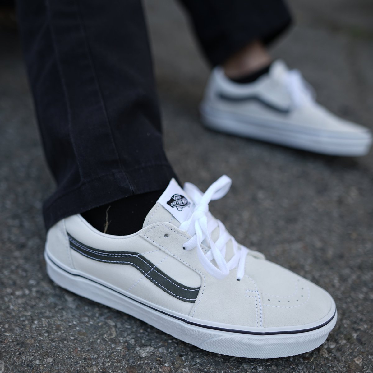 Karmaloop's tweet photo. psa: new @vans colors out now, to add to your collection. 😌
•
•
#karmaloop #Vans #VansOriginal #VansAuthentic #VansMid #Mid #Sk8 #Sk8Mid #Skate #Offthewalls #VansOfftheWall https://t.co/KjcuKuouCD