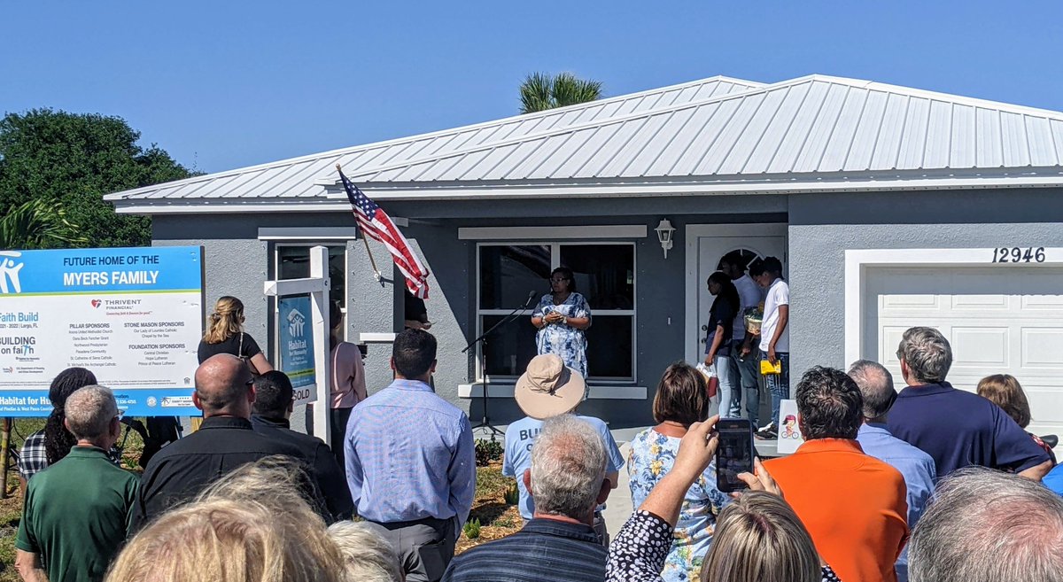 SCOS_parish_'s tweet photo. Monday, March 28th we attended the Home Dedication for Norma Meyers and her family. St. Catherine of Siena helped financially support the project through Habitat for Humanity (@HabitatPWP). On two separate days, our parishioners helped to construct her home. #LifeatSiena https://t.co/DTT5WI0dyt