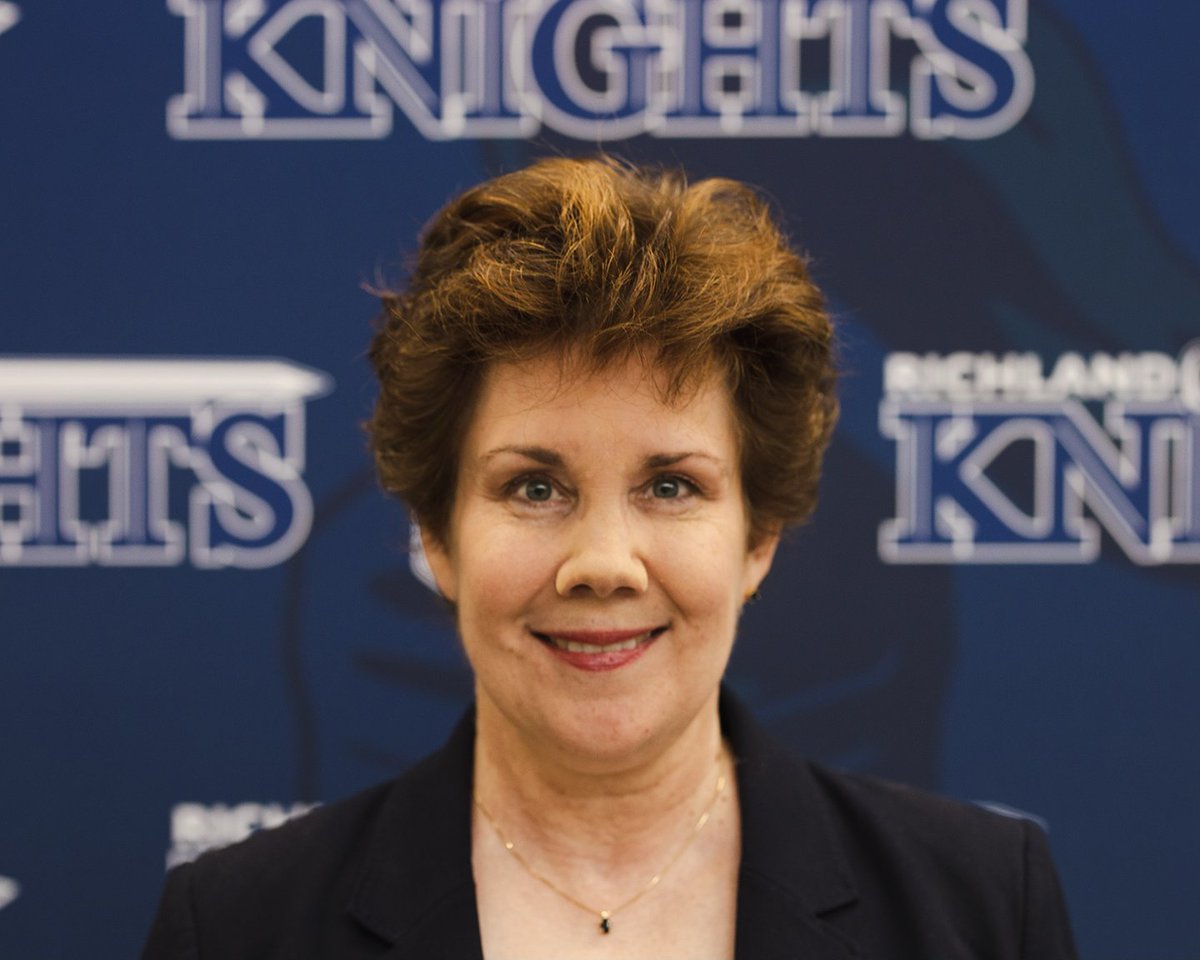 Richland Community College is pleased to announce that Dr. Laurie Hughes has been named the 2022 Outstanding Faculty of the Year. Find out more: richland.edu/richland-commu…