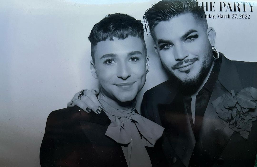 📷|Oliver shared cute pics with <a href="/AdamLambert/">ADAM LAMBERT</a> from Sunday night:"🖤 favorite" #EJAFOscars

instagram.com/p/CbtB_oVv8tW