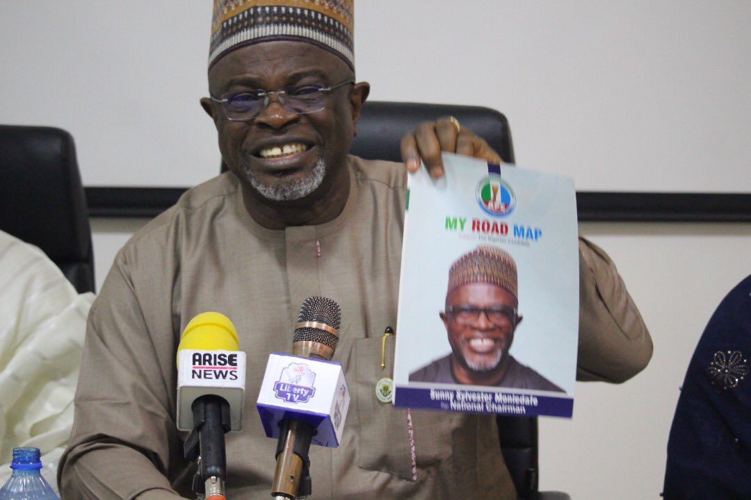 SSMSupportGroup's tweet photo. #Press Conference

Jagaba Jimeta, Sunny Sylvester Moniedafe (SSM) holds press conference, appreciates Campaign Team &amp; Supporters who stood by him in the last twenty months leading to the March 26, APC National Convention, noting that All #SSM Campaign platforms remain active https://t.co/ZDvQG7t4oz