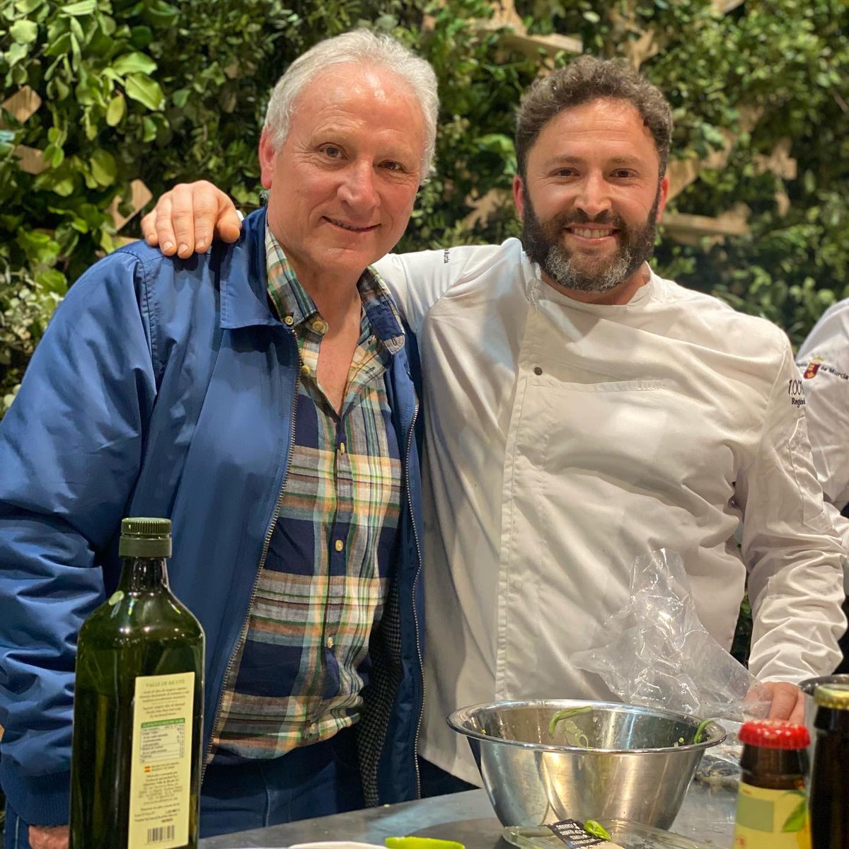 lauracanhadas's tweet photo. Segundo día de @madridfusion 2022; maravilloso hoy acompañar( con papá @nonodigu y mi @cesargbartender ) a mi hermanito #danieldíazcañadas en su showcooking con #milsabores #RegiondeMurcia ❤️. Gracias @JCCapel y a cuantos lo hacéis posible, larga vida y enhorabuena. #madridfusion https://t.co/mhXqmVZxL6