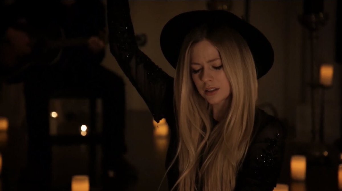 Avril Lavigne Spain tweet media