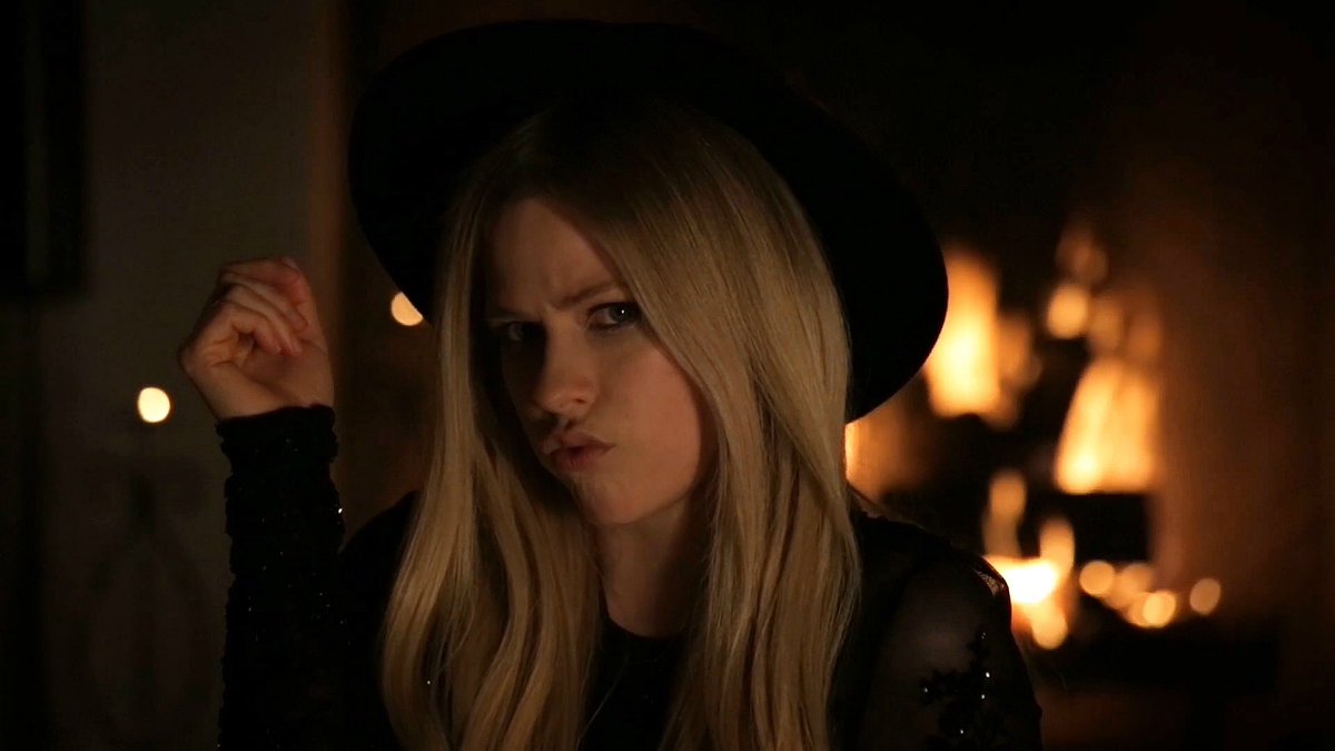 Avril Lavigne Spain tweet media