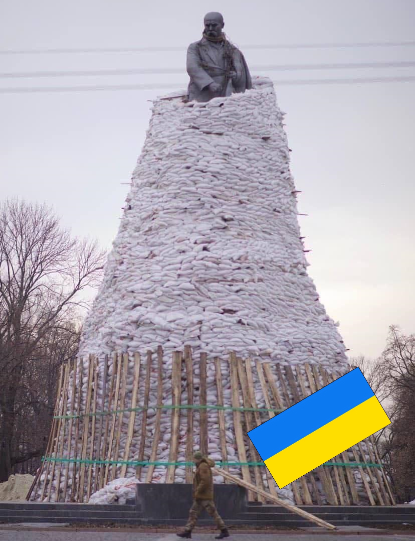 _universalstory's tweet photo. This is the Taras Shevchenko monument in Ukraine - a monument to their most famous poet. It's currently surrounded by sandbags to protect it.

Slava Ukraine. 

#ukraine #Russia #UkraineRussiaWar https://t.co/X98Xfdhcgm