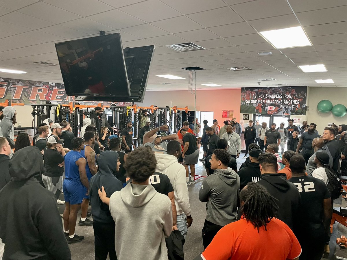 CoachMikeMinter's tweet photo. 𝙋𝙍𝙊 𝘿𝘼𝙔  in The Creek!!!

#RollHumps https://t.co/QYCMJexosS
