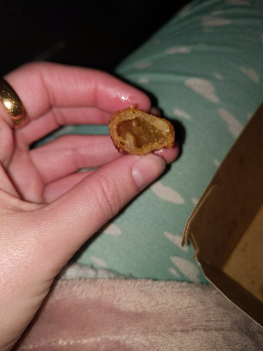 aimazeballs's tweet photo. I'm sorry @McDonaldsUK but what is this? Because it sure as heck isn't a chilli cheese bites🤣🤣🤣 https://t.co/qhwX6XoTUJ
