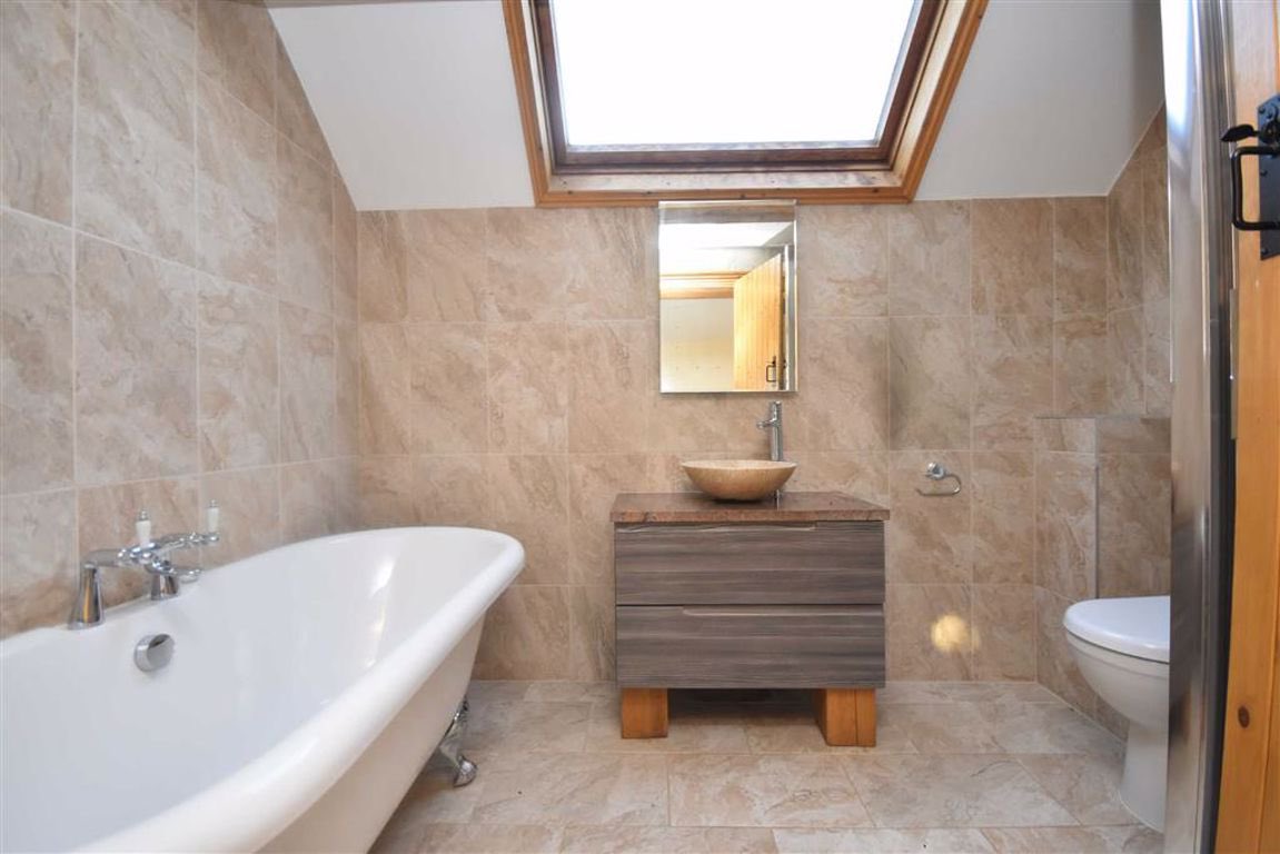 PughsAgents's tweet image. #ForSale
Staunton #Gloucestershire
OIRO £350,000
Detached Cottage
Two Bedroom
Immaculately Presented
Spacious Accommodation
No Chain
Energy Rating E
Further land of 0.70 acres adjacent to the property is available by separate negotiation