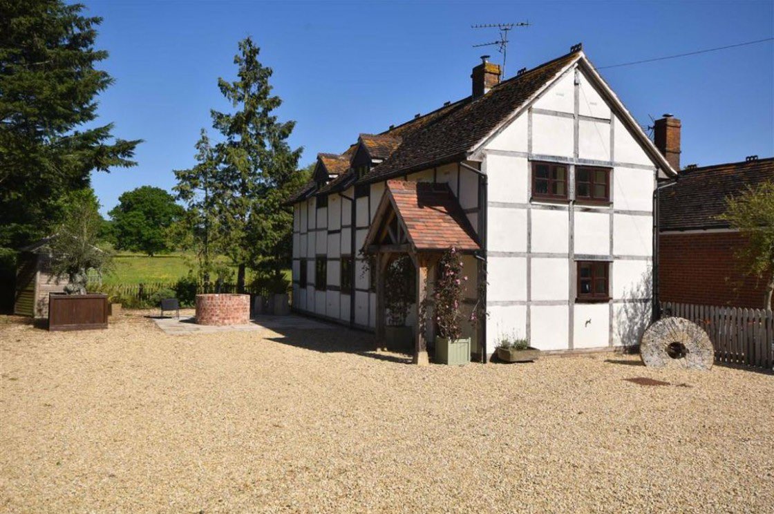 PughsAgents's tweet image. #ForSale
Staunton #Gloucestershire
OIRO £350,000
Detached Cottage
Two Bedroom
Immaculately Presented
Spacious Accommodation
No Chain
Energy Rating E
Further land of 0.70 acres adjacent to the property is available by separate negotiation