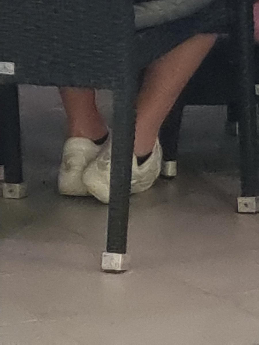 jk176's tweet photo. FFS black socks with white trainers 🤬 https://t.co/WNVFl5nmGY