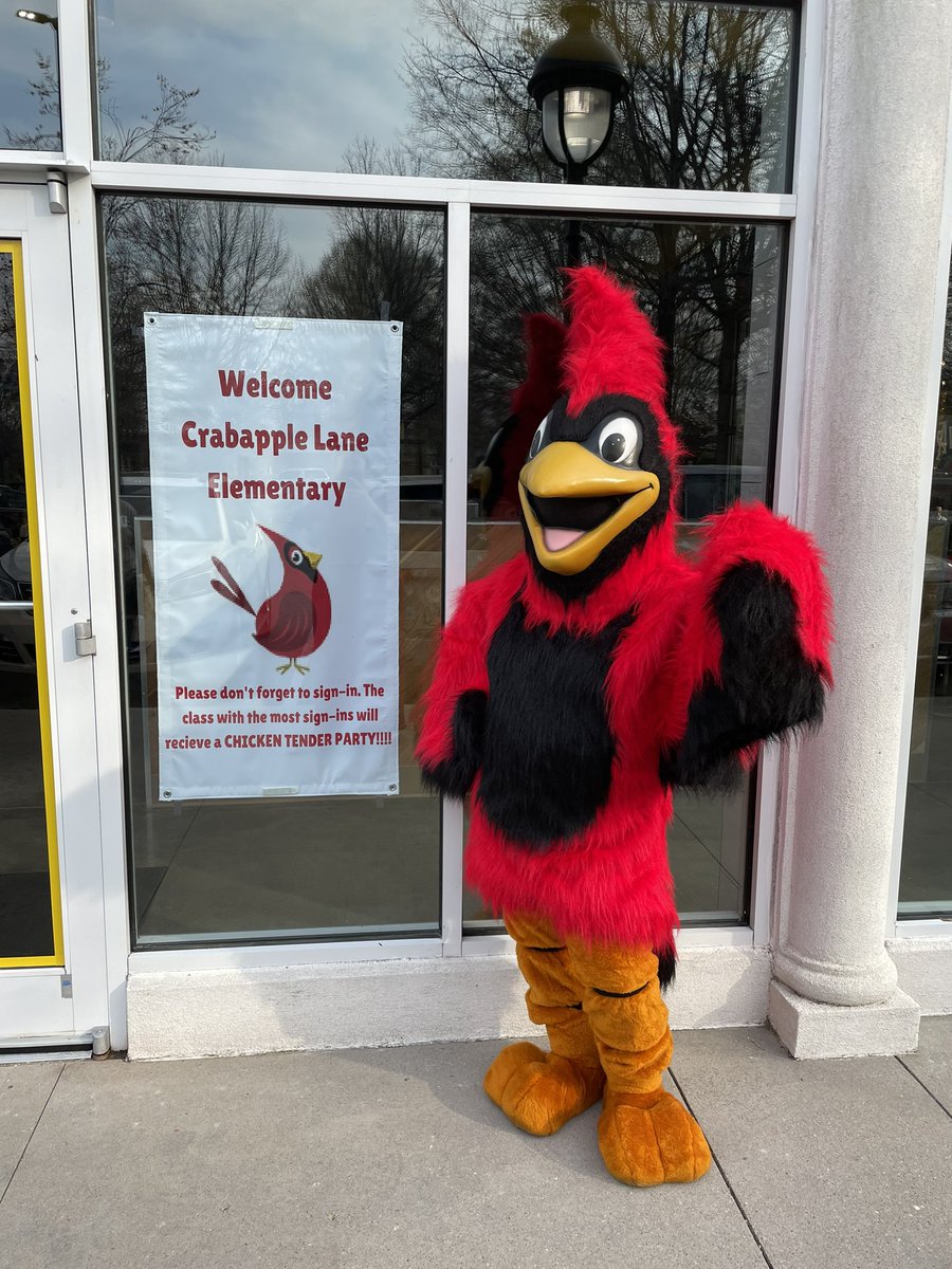 sanders_CLES's tweet photo. Big thanks to @superchix for hosting us tonight!!!  Crimson loves to spread his wings and see Cardinal friends!!!  @CLESCardinals @fcboe @FayettePBIS https://t.co/hKal8J2RQ4