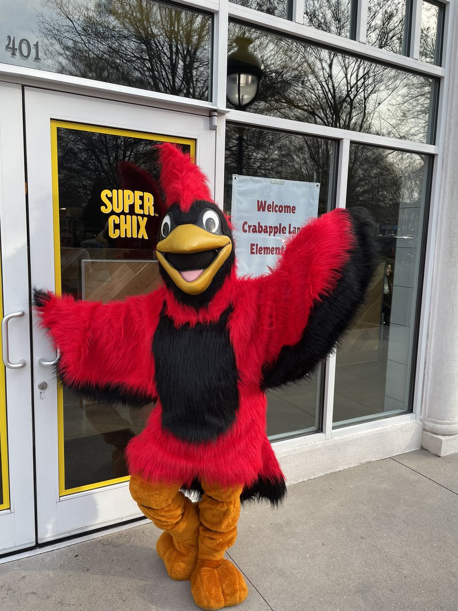 sanders_CLES's tweet photo. Big thanks to @superchix for hosting us tonight!!!  Crimson loves to spread his wings and see Cardinal friends!!!  @CLESCardinals @fcboe @FayettePBIS https://t.co/hKal8J2RQ4