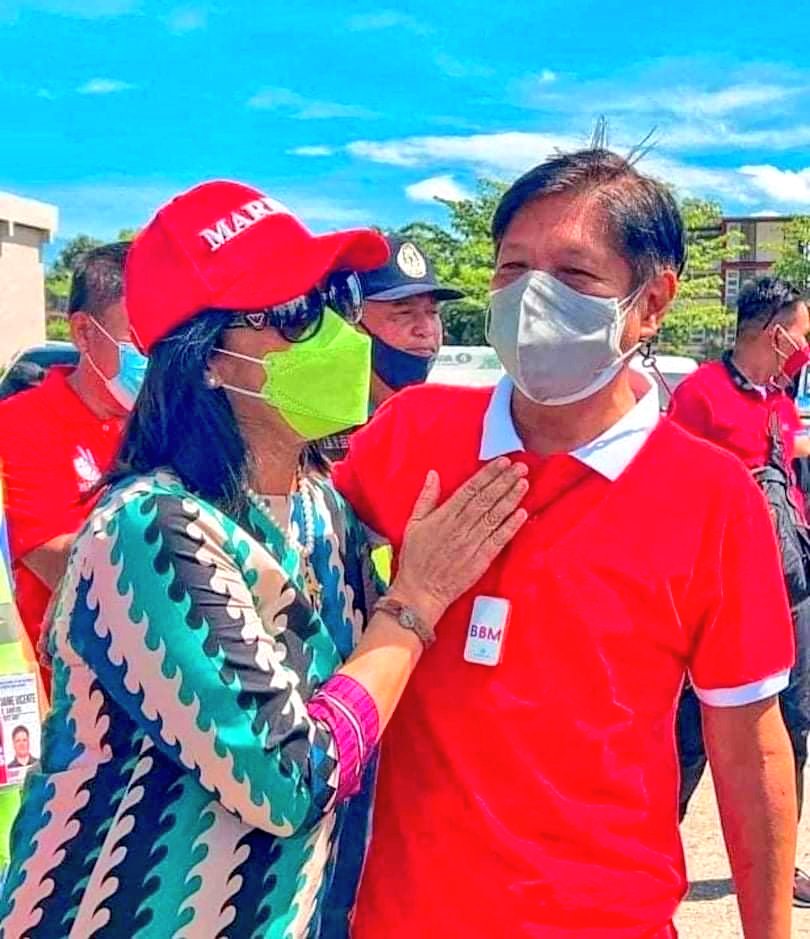 Ano nga tawag nila kay Mayor Beng Climaco after niya sumayaw sa stage nung rally ni Auntie <a href="/lenirobredo/">Leni Robredo</a> sa Zambo? Baka courtesy call lang si BBM sa City Hall, pero bakit naka-red ng cap sa Mayora? 😅😜😅 #Eleksyon2022