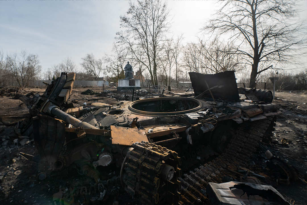 Destroyed Russian tank in liberated village of Lukyanivka, east of Kyiv.

#ukraine #war #photoreportage #ukraine2022 #ukrainekyiv #ukrainenow #reportage #warinukraine #Украине #frontline #Украина #photography #documentary #ukrainenews