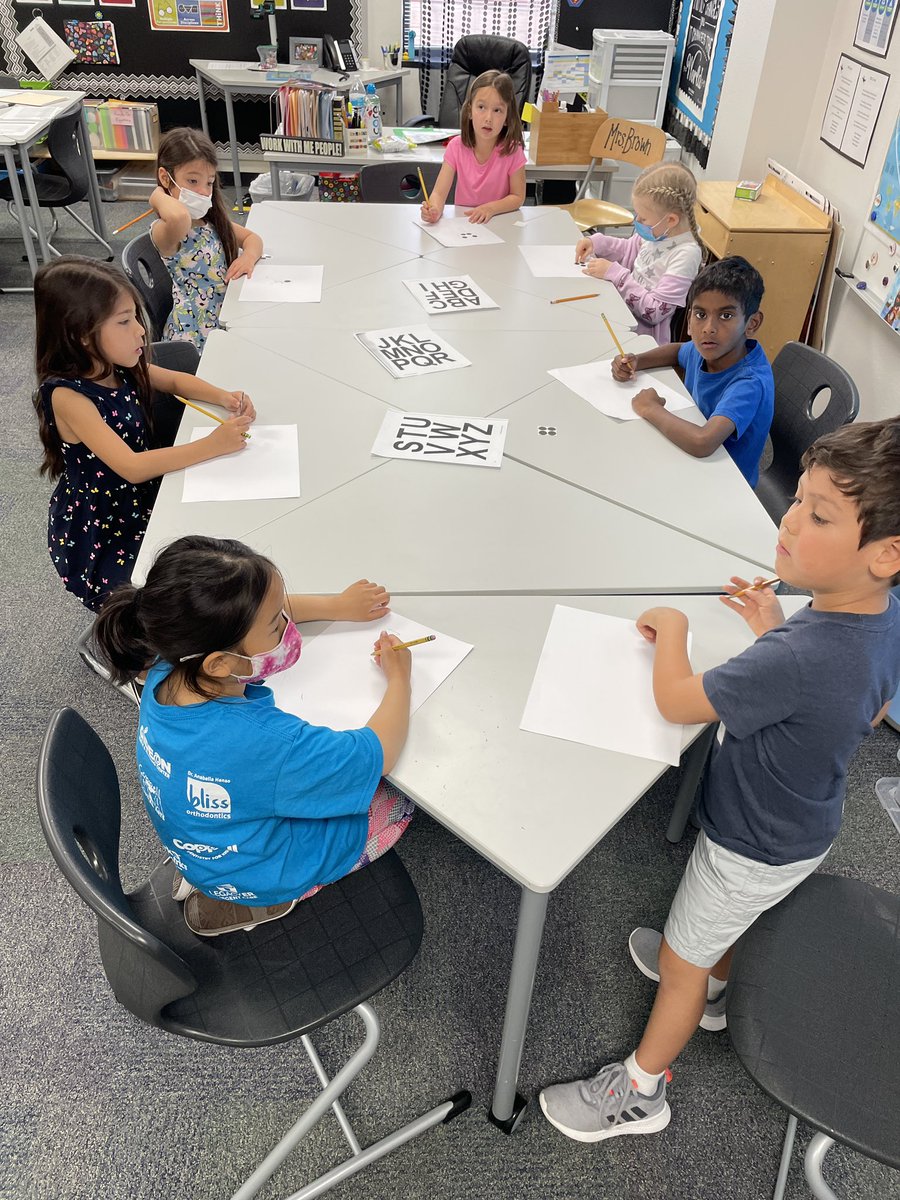 BrownDCE's tweet photo. @DCEtrailblazers Kindergartner friends working hard at thinking like inventors! @MrsEibertDCE @parsonskinder @judymusgrave67 https://t.co/NvN8hHfvZh