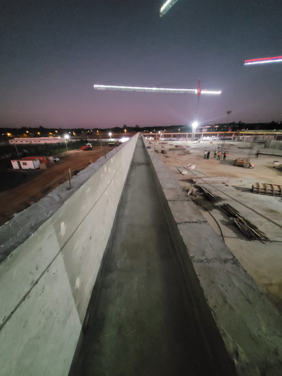 ArnoldoWiens's tweet image. HOSPITAL DE CORONEL OVIEDO | Carga de Hormigon en el 2do nivel...vigas de borde, pilares y canalones de desague pluvial. Vamos avanzando bien… @mopcparaguay @msaludpy @mopcparaguay