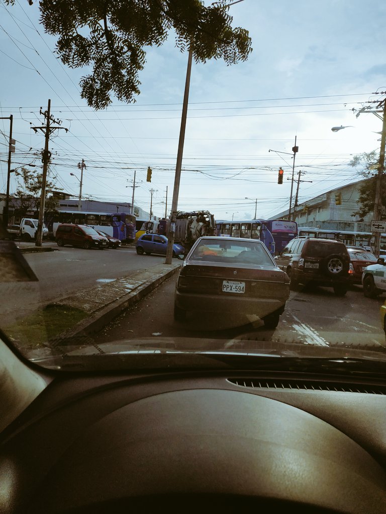 Nan9do's tweet photo. @ATM_Transito av. Democracia y av. Sufragio libre, no se puede ya transitar, está peor que el centro... https://t.co/tTgrfRuByg
