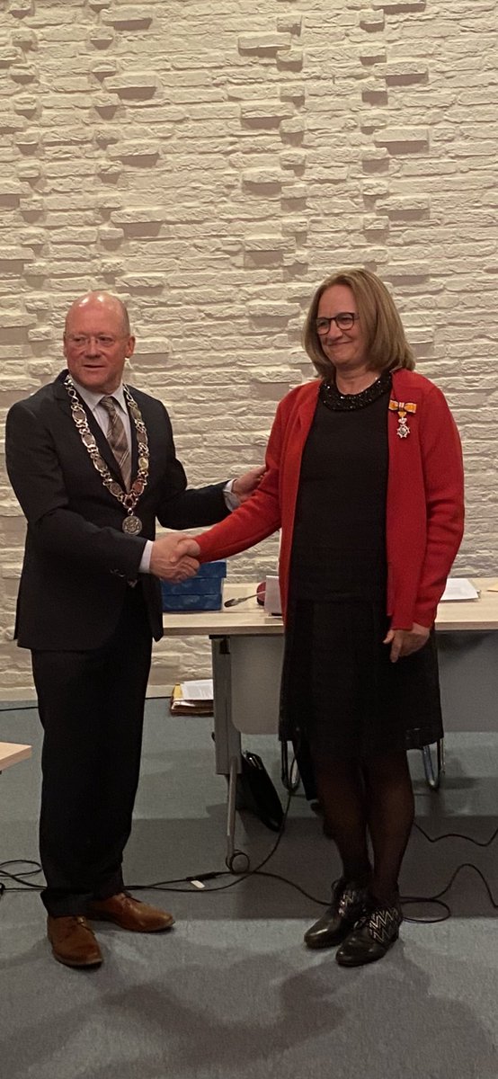 EGrondijs's tweet photo. Vanavond, 29 maart, afscheid genomen van gemeenteraad met een lintje.. dankbaar en blij ⁦@PvdAGLDRV⁩ #GRDRV Mooi toegesproken door burgemeester en fractie. https://t.co/fzyPN34xOZ