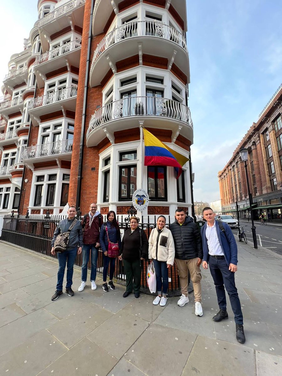 UKinColombia's tweet photo. #UKCOL | Así termina el primer día de nuestra delegación de productores en el 🇬🇧. 
La agenda se centró en la importación, transformación y la cadena de suministros del cacao y café. https://t.co/vs6xejMzYF