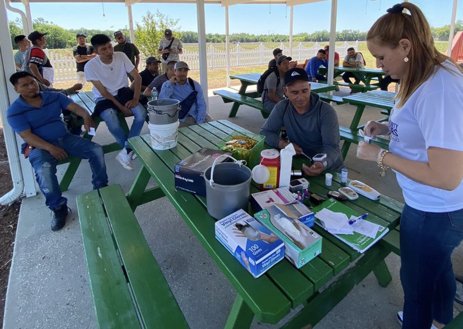 VDSORLANDO's tweet photo. Hoy estuvimos trabajado simultáneamente en el @VDSORLANDO y @consuladomovil @ConsulMexOrl #Doverfl #trabajadoresesenciales realizado #pruebas #referencias #Orientacion @IME_SRE @VDS_UM @ventanillasalud #trabajadoresagrîcolas https://t.co/8ClF6VTUBv