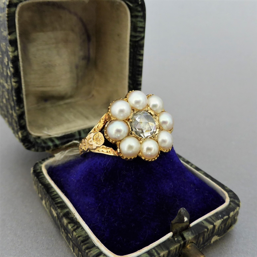 beryllane7's tweet photo. Are you a #Georgianjewellery lover? This is one of the most mesmerizing #Georgian rings I've ever come across. Featuring a rose-cut 0.35ct-0.40ct diamond at the center &amp; surrounded with a halo of eight lustrous natural half pearls. Available! #georgianring https://t.co/PGSl3zZI4L https://t.co/teXV6AQehl