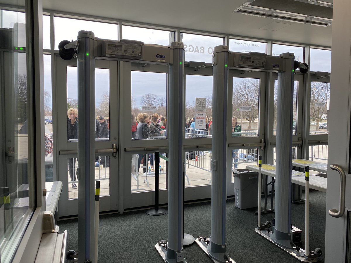 LukeSloan_7's tweet photo. Good evening from the Breslin Center, where they’re lined up outside the Gilbert Pavilion to see Grouplove &amp; Pretoria perform tonight at 8.

@tayhaelterman and I will be broadcasting live from platform 113 starting at 6:30 on @WDBM.

Tune in if you’re on the way to the concert! https://t.co/S66zR7q2By