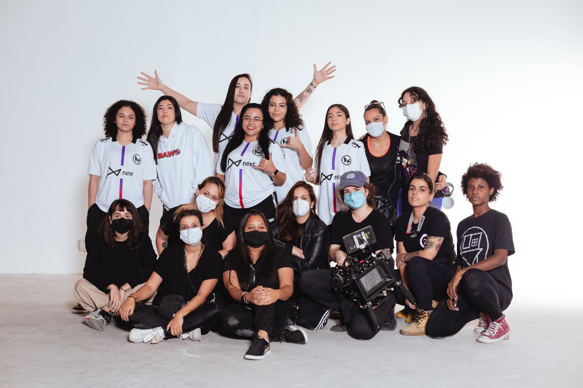 abscavazzini's tweet photo. Foram essas as mulheres que fizeram o video de lançamento da line feminina do Fluxo. Catia, Flora, Adriana, Mayara, Jana, Dariely, Natalia, Paula, Vitoria (+ Juliana que tinha ido embora). https://t.co/Vnu9hTEJXV