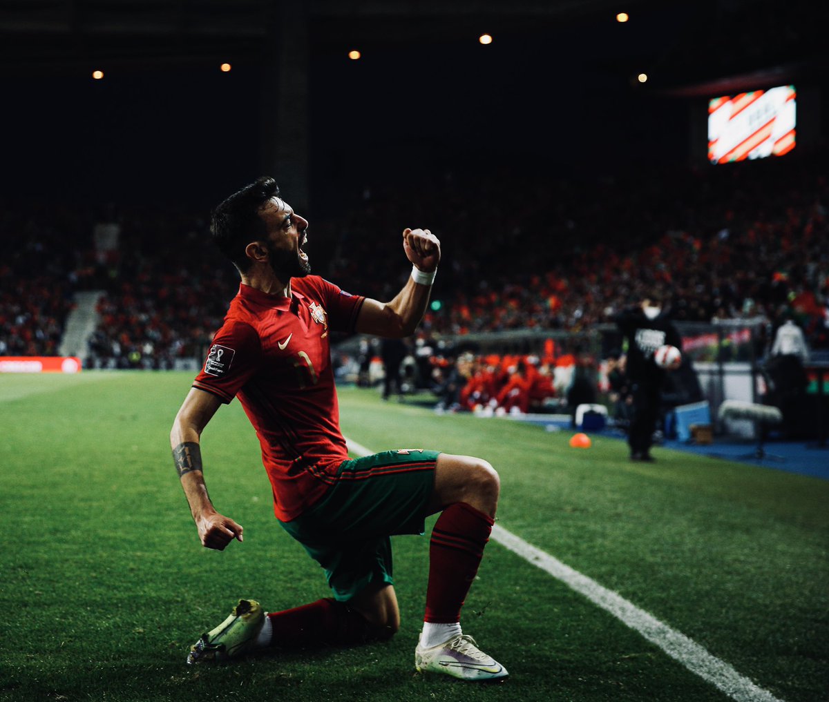 B_Fernandes8's tweet photo. P-O-R-T-U-G-A-L ♥️💚 https://t.co/M0HycW5aej