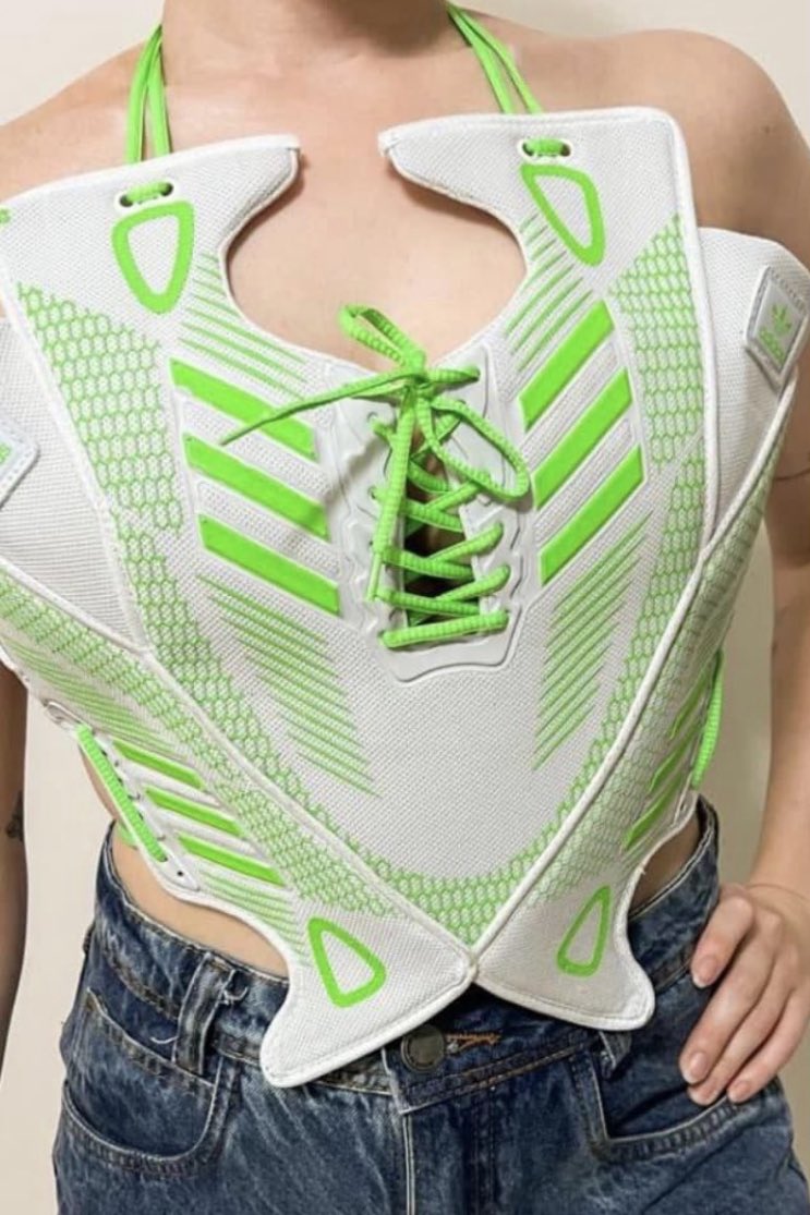 Pat_tuita's tweet photo. @Mfutebolisticos No anúncio da Shopee // Qdo o produto chega em casa https://t.co/Rk1QwJ1gRV