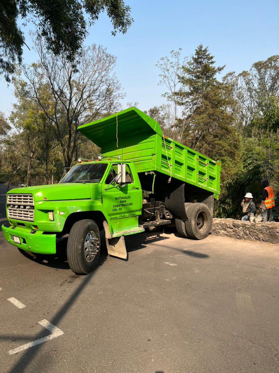 malvarezmardone's tweet photo. De verdad se puede tirar piedras con camión de volteo a un área de valor ambiental? No es un delito conforme a la Ley Ambiental! @SEDEMA_CDMX @ChapultepecCDMX @PAOTmx @RescatePoniente @B_Barrilaco @PROFEPA_Mx @AlcaldiaMHmx @mauriciotabe @saburtomh https://t.co/qemo61uyfI