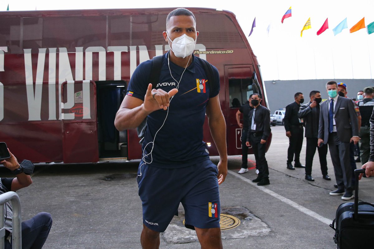 SeleVinotinto's tweet photo. 📍🏟️ ¡Ya estamos en el CTE Cachamay!

Hoy a las 7:30 pm (VEN) estaremos jugando 🆚🇨🇴

#SomosVinotinto https://t.co/vPo6Rw8LPD