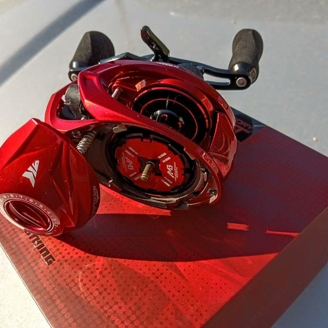 miltonthomp1's tweet photo. Boom!!! It's here
Kastking Megajaws Elite it's coming in hot candy apple red 9.1:1 gear ratio and has a flipping switch Oh it's on! And not to mention the AMB System that will help prevent backlashs.
#KastKing #Eposeidon #Extremus #MadBite #KastKingsaltwateranglers https://t.co/Ij8eqnV8PN