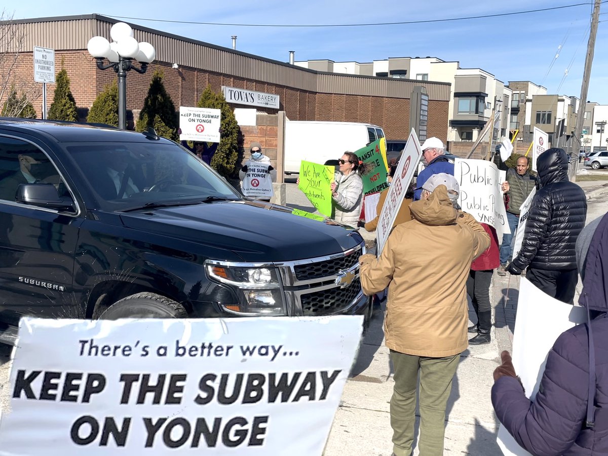 StopOption3's tweet photo. Premier @FordNation was in #Thornhill recently and residents affected by Metrolinx’s ill-considered YNSE route vied for his attention. After a year of trying to get him to respond we hoped he'd stop and talk but he left by a back door and honked at us! “For The People” is a joke. https://t.co/yNedFWrcv6