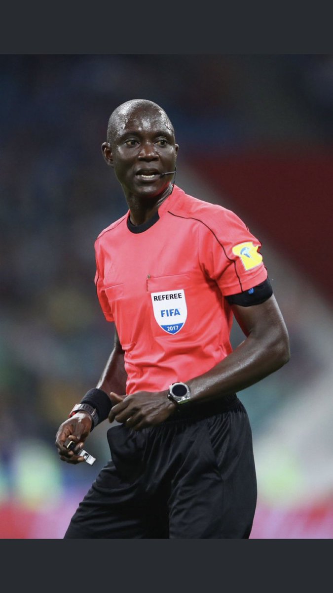 airalgeriens's tweet photo. Nous avons perdu face à un ARBITRE CORROMPU et non une équipe du Cameroun car nos joueurs on fait leurs MATCH. 
Belmadi nous serons éternellement reconnaissant pour ce travail accompli, ne démissionne pas on t’aime et Allah u Akbar ! 🇩🇿✅ https://t.co/O4P83hd3VC