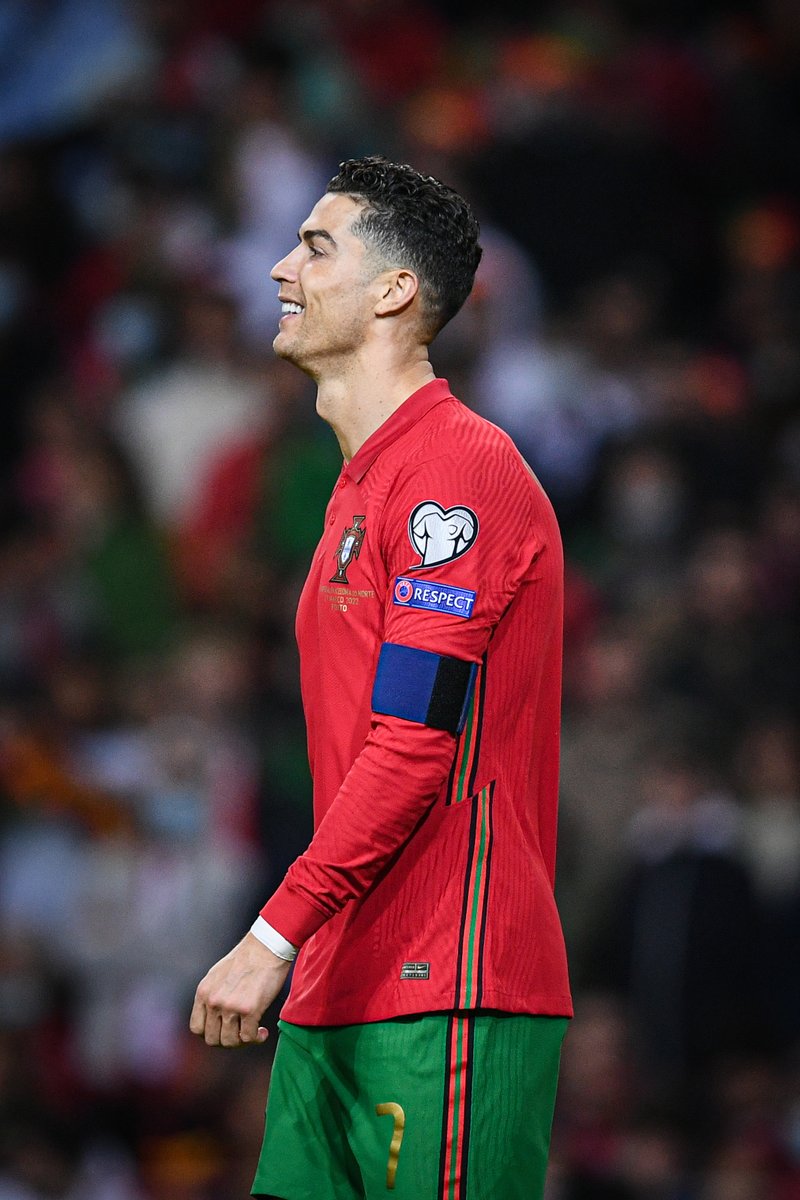 ManUtd's tweet photo. 😄 @Cristiano 🇵🇹

🔜 #WorldCup 

#MUFC | @SelecaoPortugal https://t.co/KXzkWAIQxv