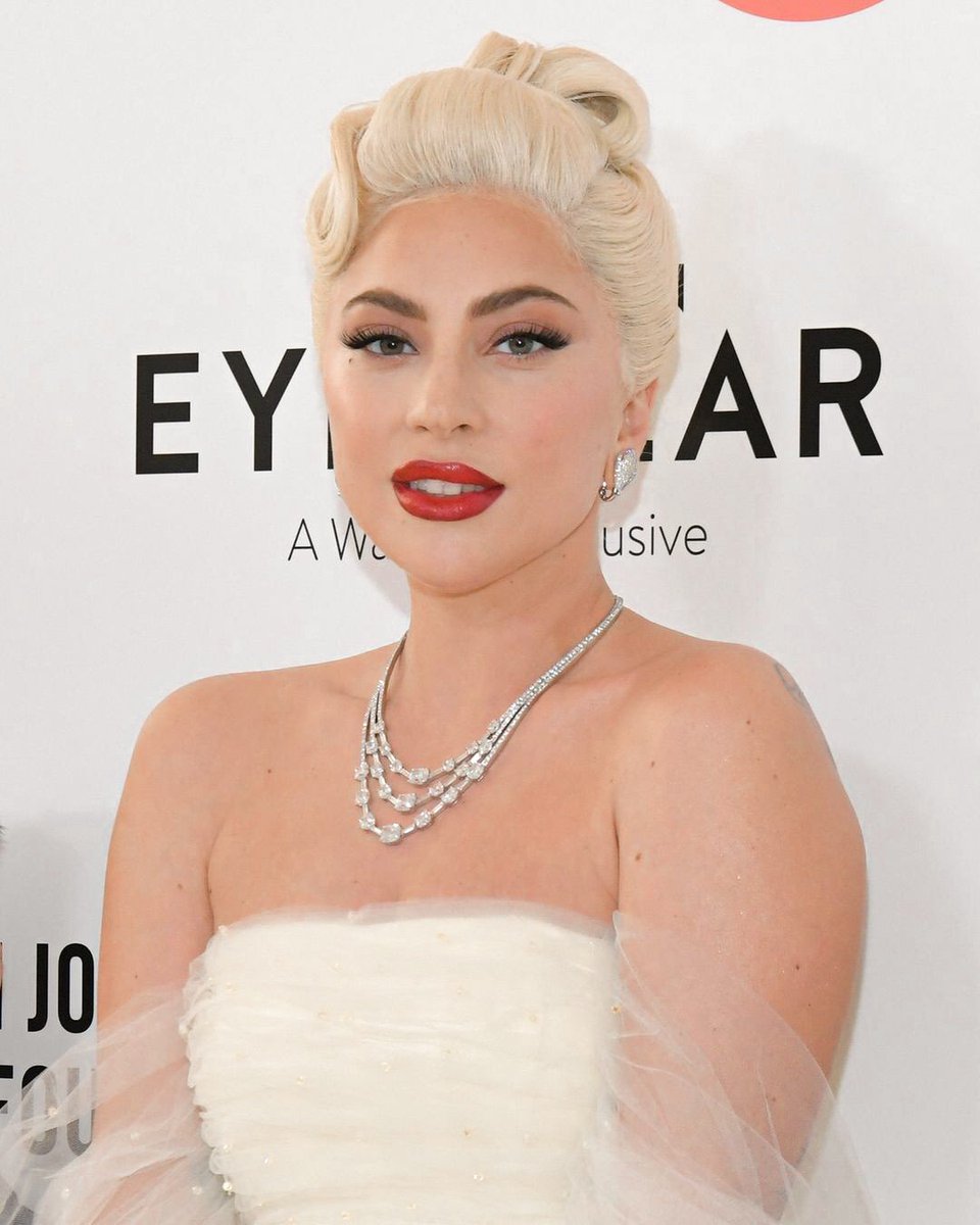venusbleeeds's tweet photo. lady gaga is simply stunning https://t.co/l0NXargkKs