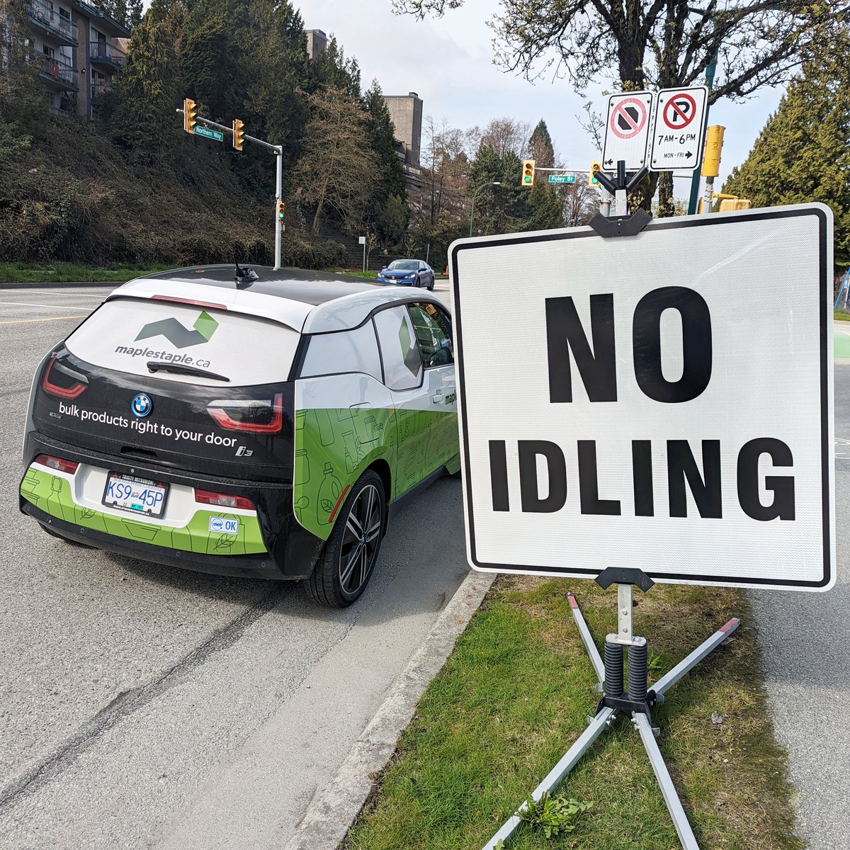 MapleStapleCA's tweet photo. "No Idling, No Problem" - Have you seen our EV around town?

#vancouver
#deliveryvehicle
#electricvehicle
#grocerydelivery
#zerowaste https://t.co/9rGpqHtxH4
