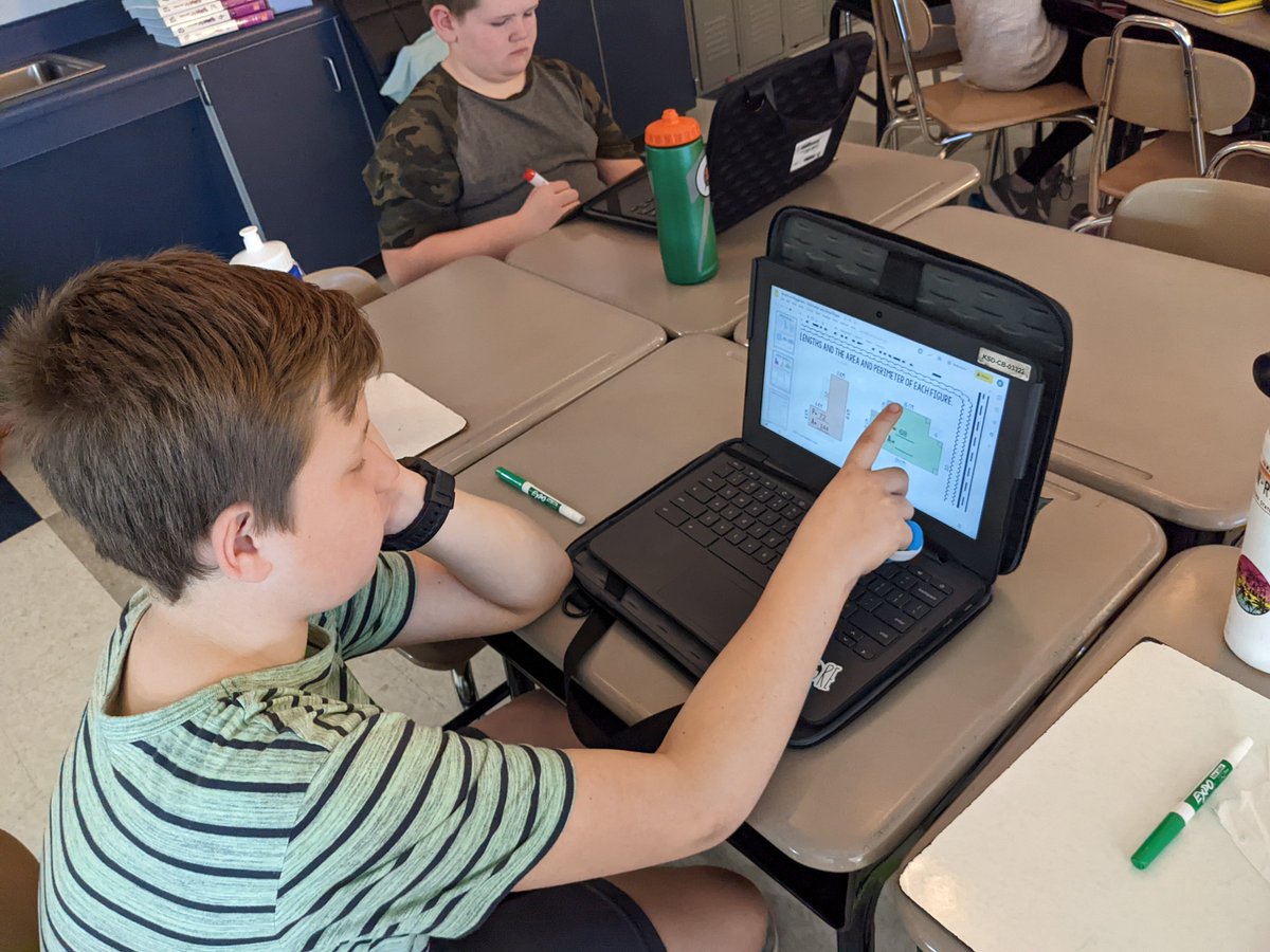 brysontravisedu's tweet photo. 5th graders in @MrsThomasTeach5 class were driving into geometry today! https://t.co/pFsRyWN0Sf