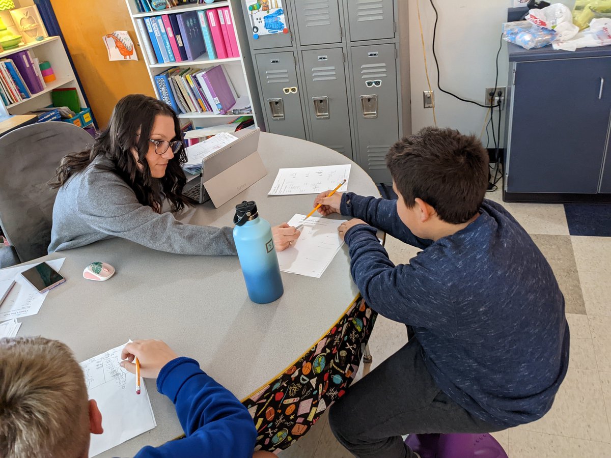brysontravisedu's tweet photo. 5th graders in @MrsThomasTeach5 class were driving into geometry today! https://t.co/pFsRyWN0Sf