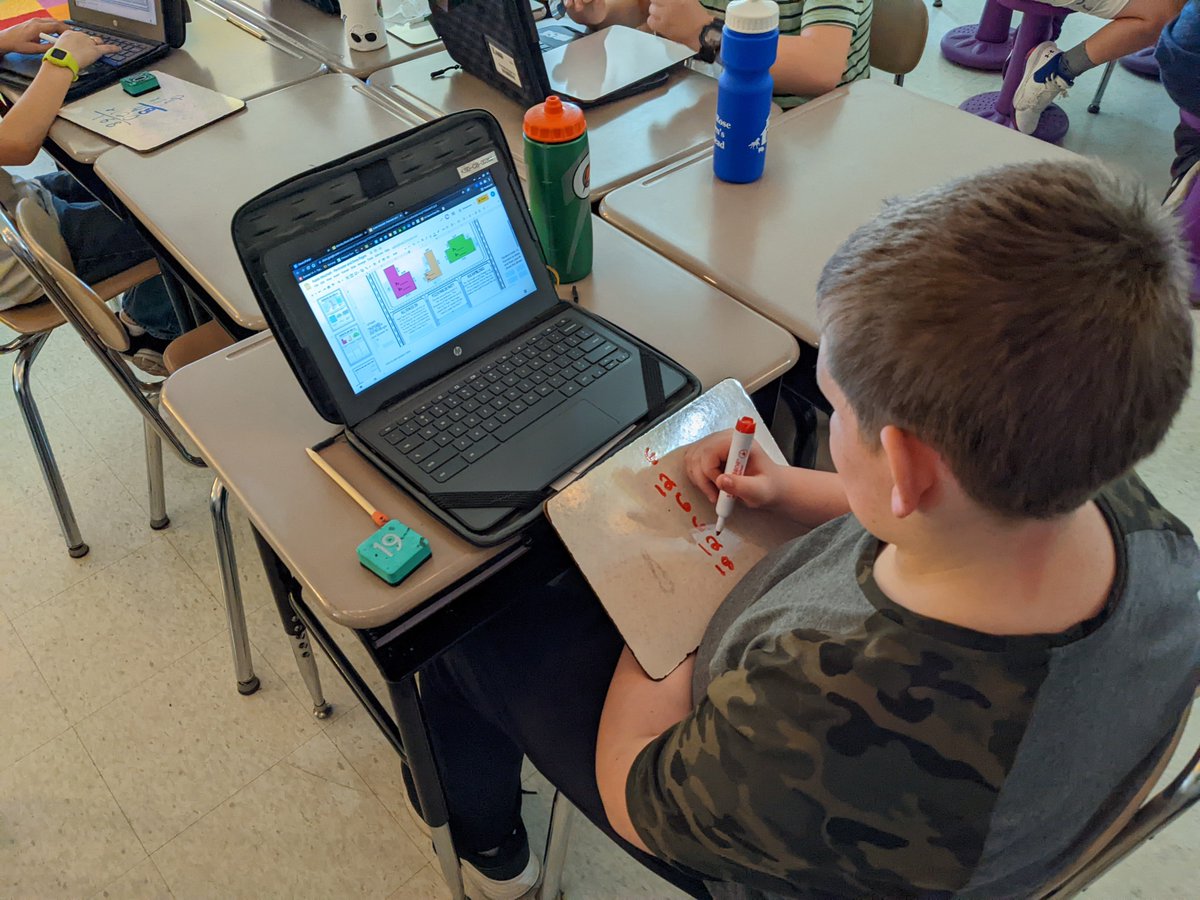 brysontravisedu's tweet photo. 5th graders in @MrsThomasTeach5 class were driving into geometry today! https://t.co/pFsRyWN0Sf