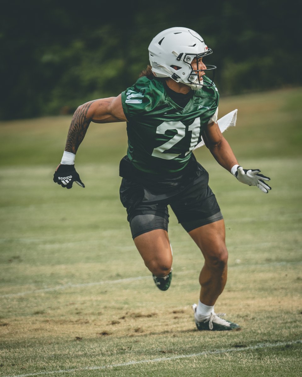 HawaiiFootball's tweet photo. Week 2️⃣ underway. 🔒🔑

#BRADDAHHOOD https://t.co/KsVew5tUCe